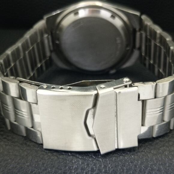 Vintage 1994 Seiko Automatic Mens Silver Watch W/daydate & Black accents - Picture 2 of 10